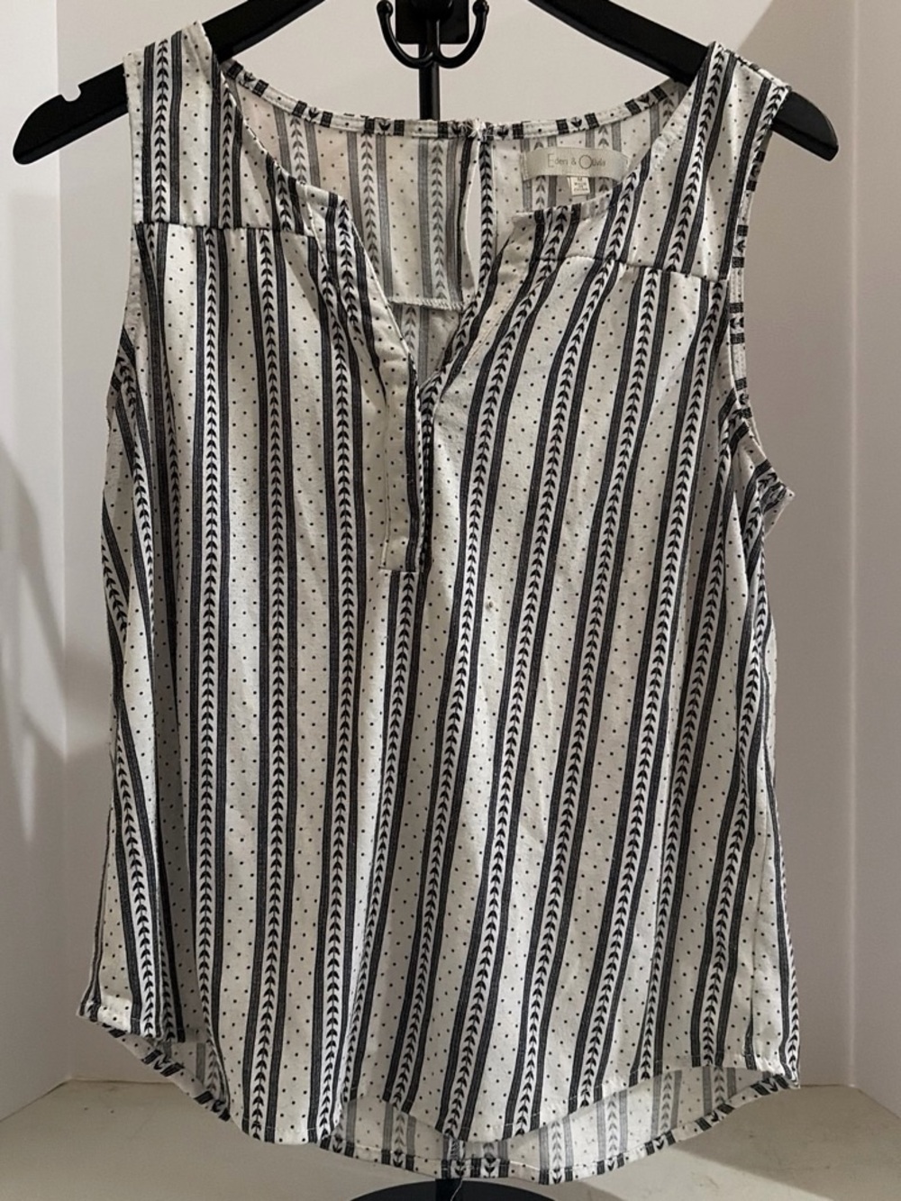 Eden & Olivia White and Black Striped Sleeveless Camisole